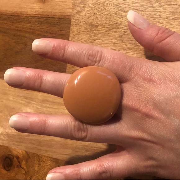 Women’s Large Round Acrylic Ring - Picture 6 of 6